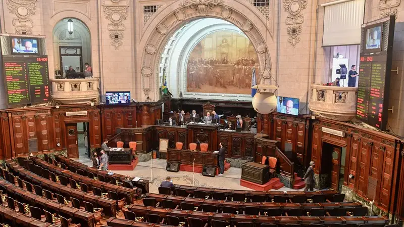 Crise política acelera colapso no Rio de Janeiro