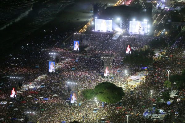 Shakira lota Copacabana com megashow