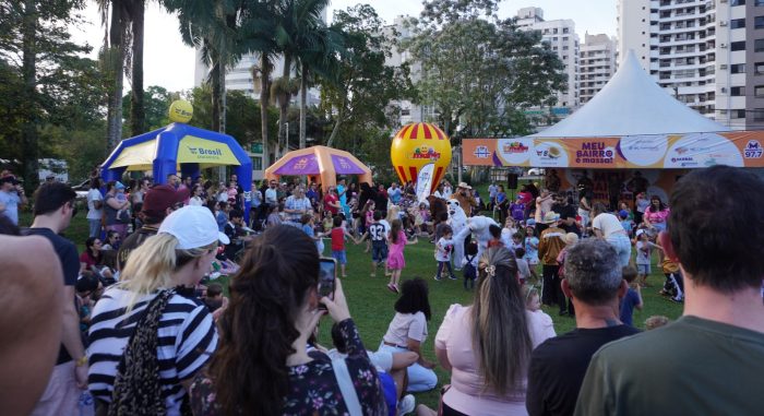 Meu Bairro é Massa comanda festa de 193 anos de Biguaçu com Dazaranha e bolo gigante