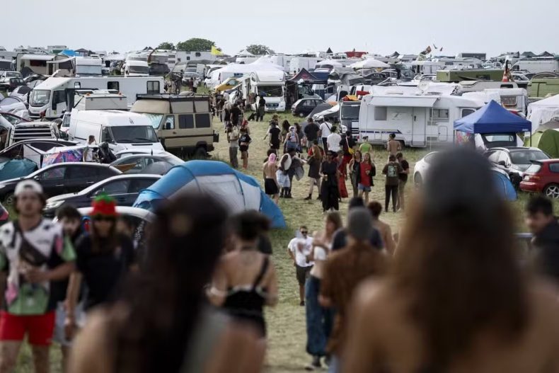Rave ilegal reúne milhares em área militar com explosivos da 1º Guerra