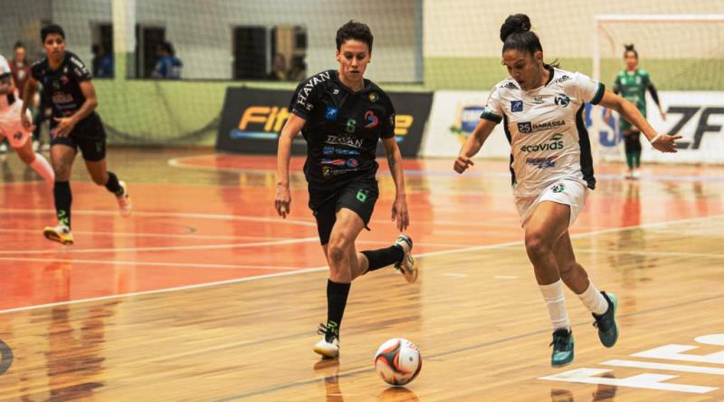 Barateiro Havan vence mais uma e mantém liderança na Liga Feminina
