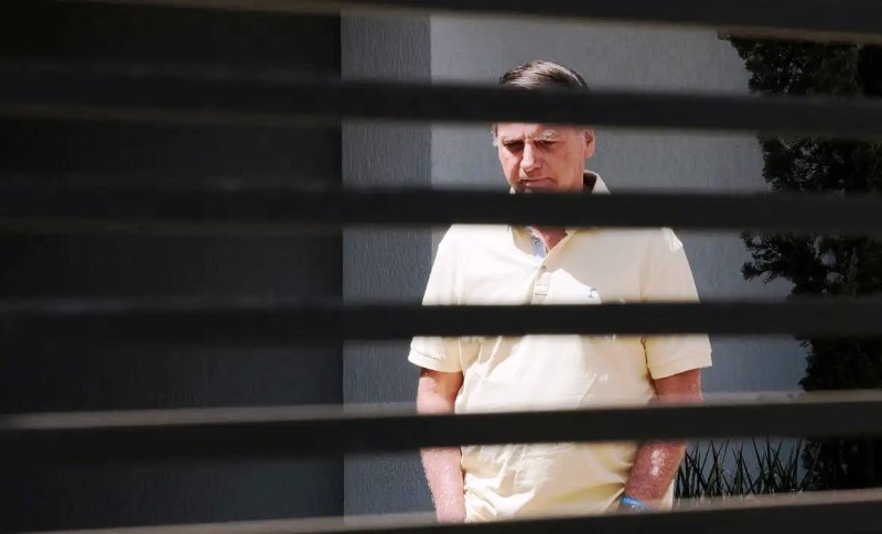 Jair Bolsonaro pede revisão criminal no STF para anular condenação