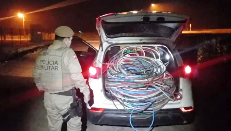Homem é preso com mais de meia tonelada de fios furtados