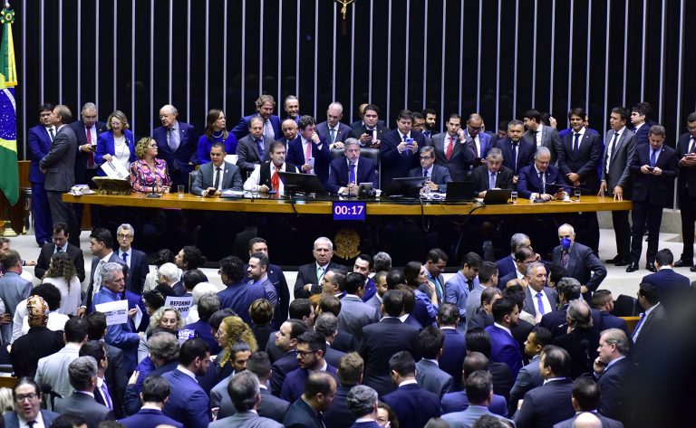 Fim da escala 6×1: veja como votou cada deputado de SC
