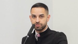 Ex-vice de Lages, Jair Júnior deixa prisão com tornozeleira