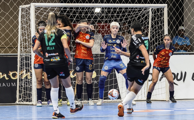 Barateiro Havan garante liderança do grupo e avança à semi da Supercopa Feminina