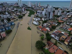 Chuva intensa causa mortes e deixa desalojados no Nordeste