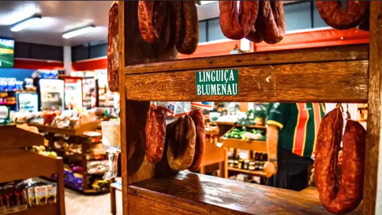 Receita da Linguiça Blumenau gera polêmica em Santa Catarina