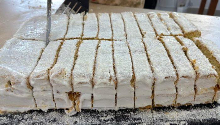 Itajaí celebra 166 anos com mais de 25 mil fatias de bolo em bairros da cidade
