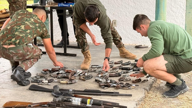 Polícia Federal destrói lote com 70 armas de fogo em Santa Catarina