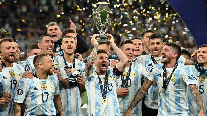 Argentina volta a liderar ranking da Fifa e vira favorita para vencer a Copa