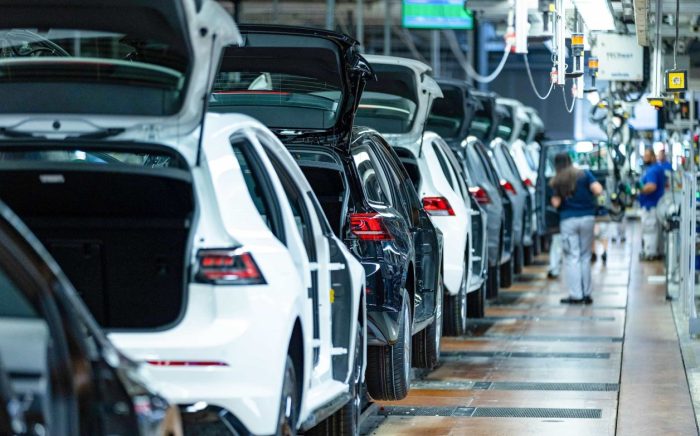 Volkswagen planeja cortar até 100 mil empregos; diz revista