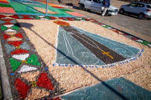 Tapetes, procissões e fé: o significado de Corpus Christi