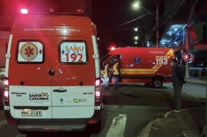 Motociclista perde a vida após bater violentamente contra poste