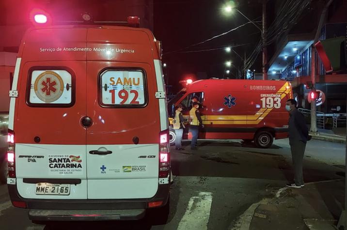 Motociclista perde a vida após bater violentamente contra poste