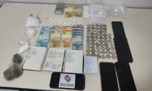 Homem é preso com drogas e dinheiro falso no Vale do Itajaí