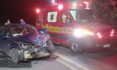 Colisão entre carros deixa dois feridos na BR-280