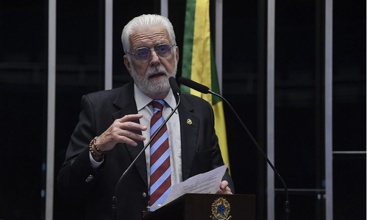 Jaques Wagner deixa liderança do governo no Senado