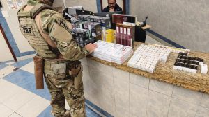 Casal é preso com carga de vapes, anabolizantes e remédios na BR-101