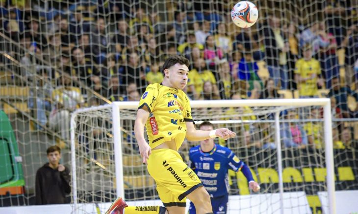 Jaraguá Futsal bate Blumenau e sobe na tabela do Estadual