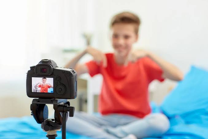 CNJ cria sistema que monitora influenciadores mirins nas redes sociais
