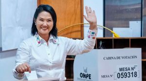 Keiko Fujimori abre vantagem irreversível e fica a um passo da Presidência do Peru
