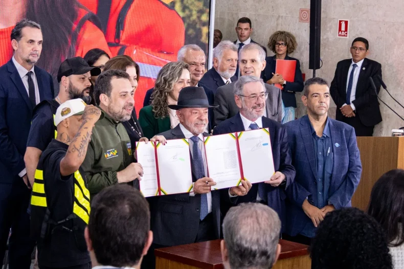 Lula lança crédito para entregadores comprarem motos e bicicletas elétricas