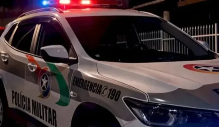 Morador de rua esfaqueia ciclista, ataca policial e causa pânico