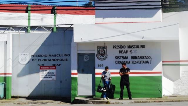 Justiça mantém decisão que permite familiares levarem alimentos a presos em SC