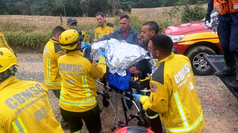 Após passar noite perdido na mata, homem é encontrado com hipotermia em SC