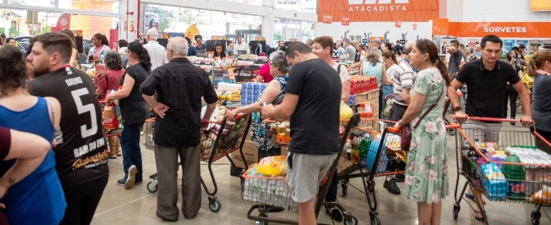 Apesar de queda em abril, varejo catarinense acumula alta de 4,7% em 12 meses