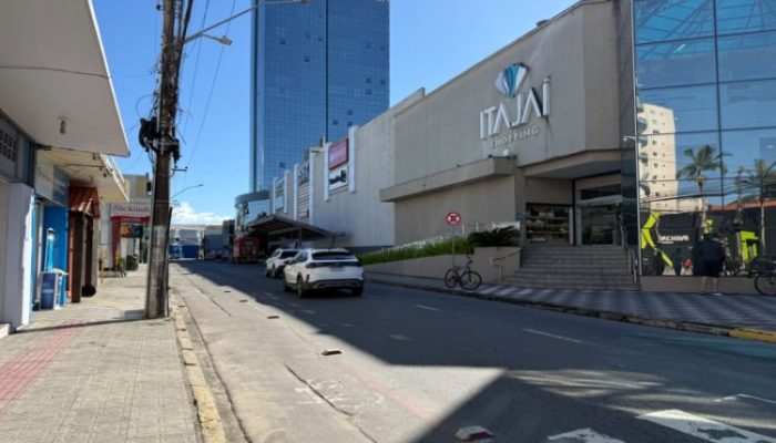 Obras alteram trânsito em um dos principais corredores de Itajaí