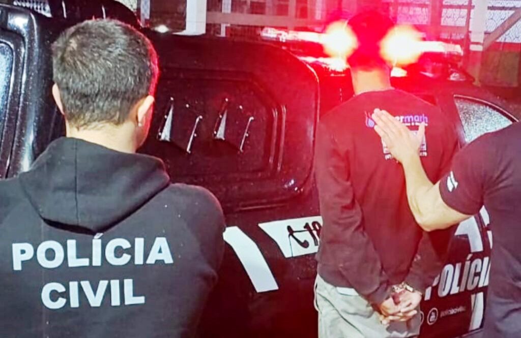 Homem é preso após invadir casa, agredir a ex e atear fogo em moto