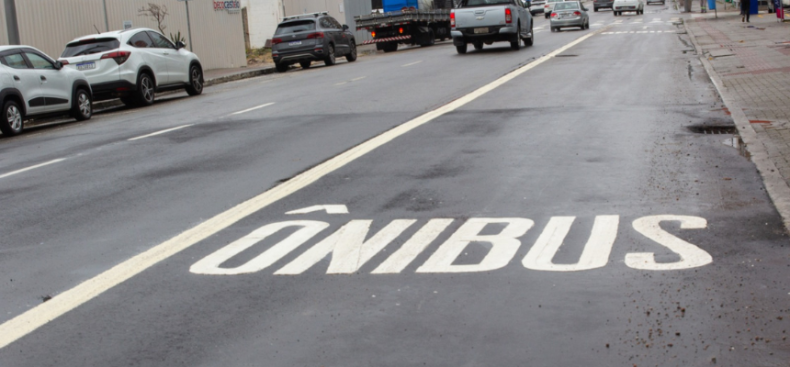 São José começa a multar motoristas em faixa exclusiva da Avenida Presidente Kennedy