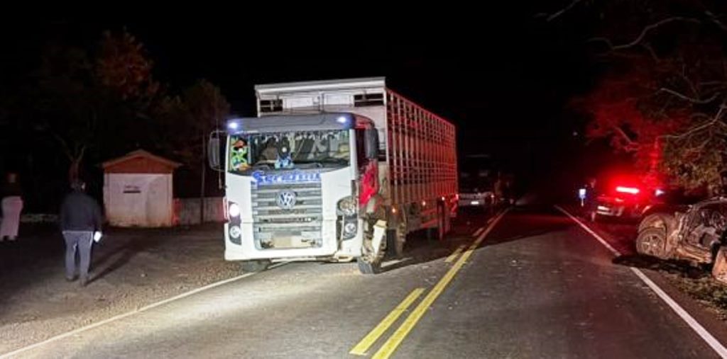 Idoso morre em colisão entre caminhão e caminhonete na SC-283