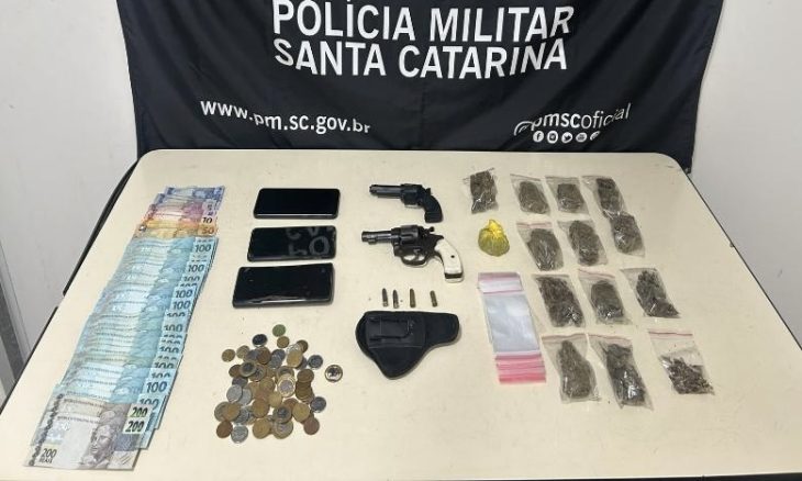 Disparos contra cães levam à prisão de dupla por tráfico
