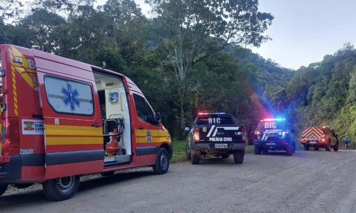 Idosa sobrevive ao ser abandonada em ribanceira após sequestro