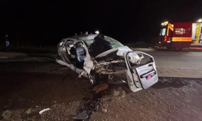Colisão frontal na BR-163 deixa um morto e dois feridos