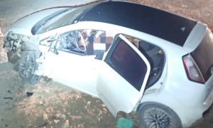 Idoso morre em colisão entre carro e caminhão