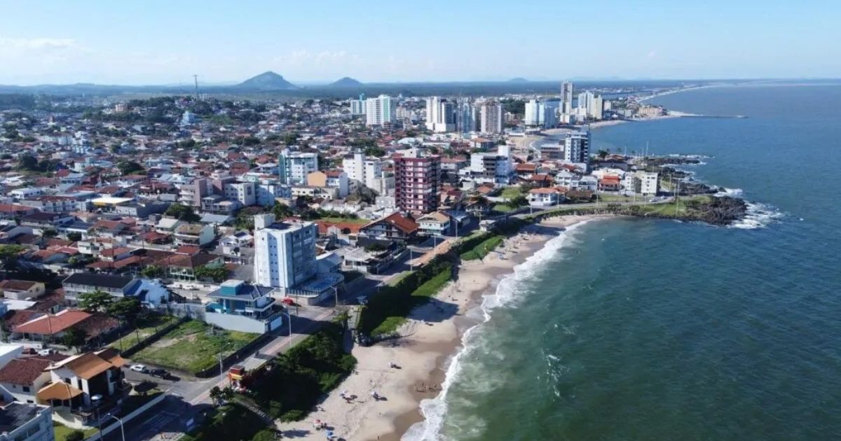 Justiça proíbe liberação de obras em praia no Norte de SC