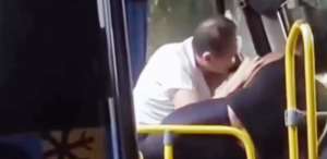 Motorista morde passageira em briga dentro de ônibus