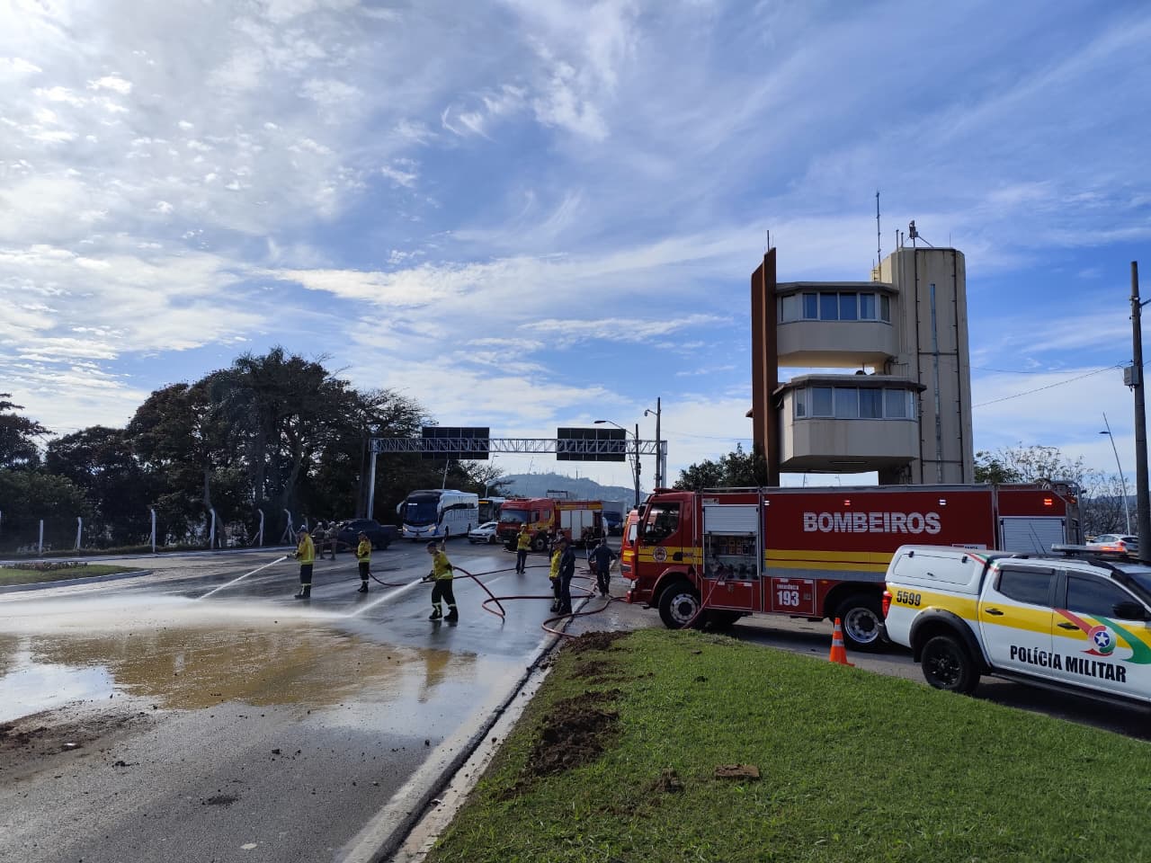 Barro na pista trava acesso à Colombo Salles