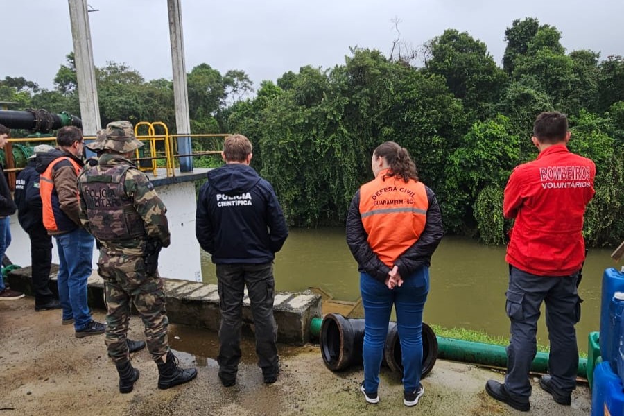 Força-tarefa investiga possível poluição em rio de Guaramirim