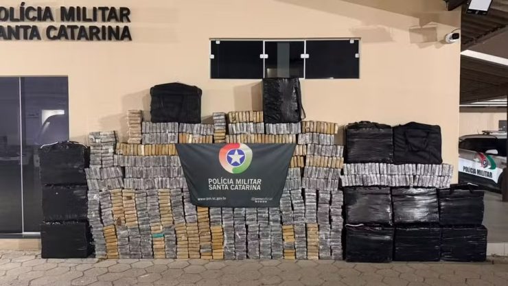 Operação histórica encontra 3,5 toneladas de cocaína escondidas em duas casas