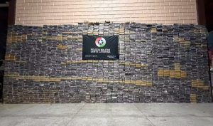 Polícia desmantela depósitos com 3,5 toneladas de cocaína