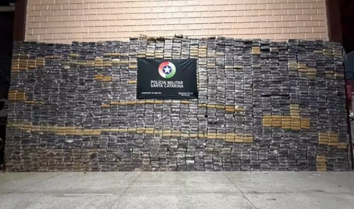Polícia desmantela depósitos com 3,5 toneladas de cocaína
