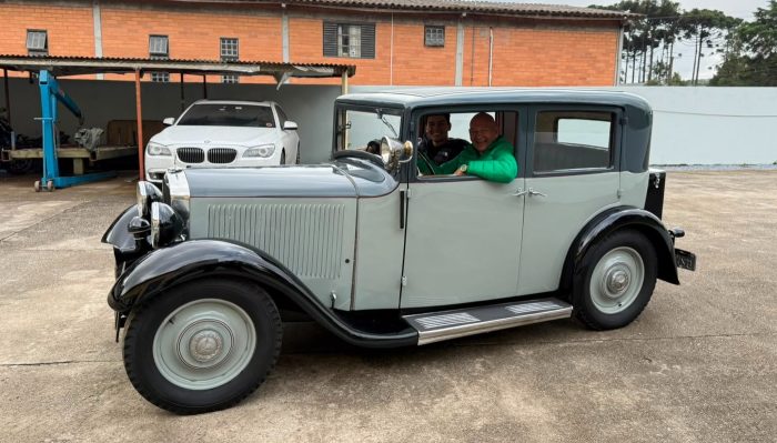 Luciano Hang traz de volta carro relíquia de Carlos Renaux para Brusque