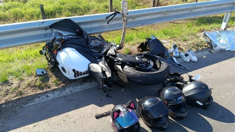 Jovem morre na BR-101 ao tentar cumprimentar amigo de moto em SC