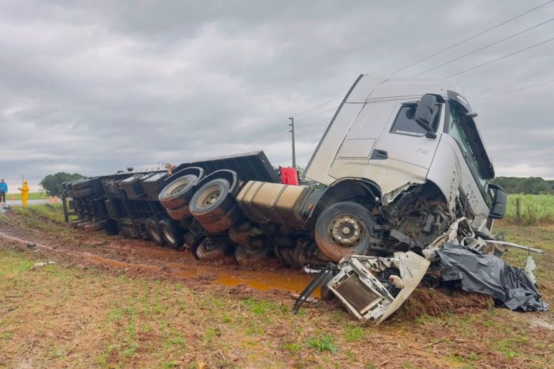 Cinco pessoas morrem em grave acidente na BR-470