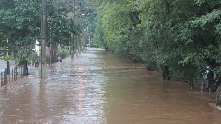 Rio Grande do Sul enfrenta risco de enchentes; SC também terá temporais